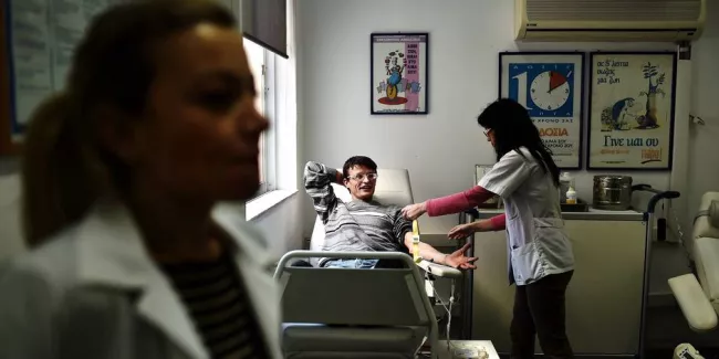 En Grèce, l'austérité s'assied sur les droits de l'homme.