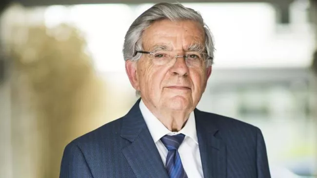 Jean-Pierre Chevènement : Le référendum grec est légitime et démocratique.