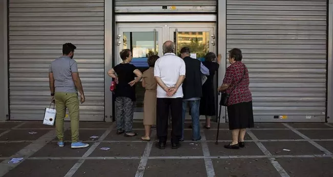 Les banques grecques devraient rester longtemps fermées, en dépit des affirmations du gouvernement. - Photo Emilio Morenatti/AP/Sipa


