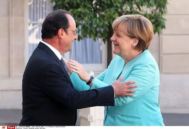 Hier, après leur rencontre à l'Elysée, François Hollande et la chancelière allemande ont pris acte du résultat du référendum grec et se sont simplement engagé à écouter les propositions d'Alexis Tsipras - Thibault Camus/AP/SIPA


