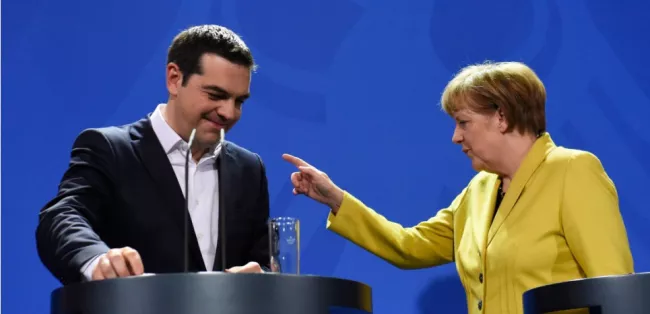 Alexis Tsipras et Angela Merkel après une conférence de presse commune le 23 mars 2015. (TOBIAS SCHWARZ / AFP)


