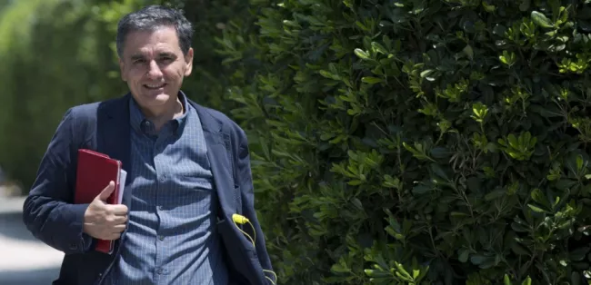 Euclide Tsakalotos remplace Yanis Varoufakis au ministère des Finances grec. Charge à lui de trouver un accord avec les créanciers, là où son prédécesseur a échoué. (Petros Giannakouris/AP/SIPA)


