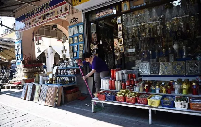 Tokyo assure que la crise qui secoue la Grèce met en lumière la pertinence de leurs récents choix économiques et de leur refus obstiné des politiques publique d'austérité - Giannis Papanikos/AP/SIPA


