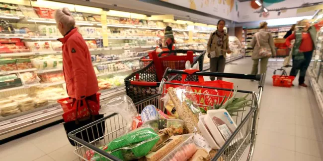 En Grèce, l'enseigne du groupe Delhaize contrainte de payer ses employés en cash.