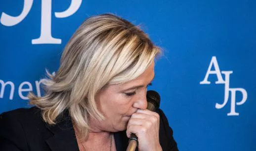 Marine Le Pen à l'occasion d'une conférence devant l'Association des journalistes de la presse parlementaire, à l'Assemblée nationale. Février 2015


