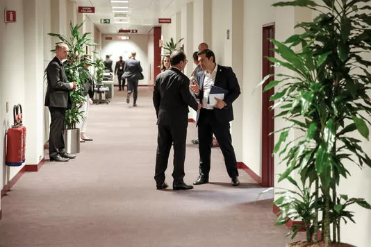 Le président François Hollande et le premier ministre grec, Alexis Tsipras, à Bruxelles, à l'issue du sommet européen sur la situation économique en Grèce, mardi 7 juillet.


