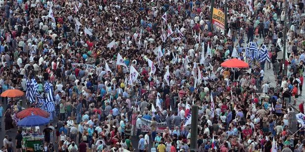 Les anti-austérité dans la rue à Athènes pour mettre la pression sur Tsipras.