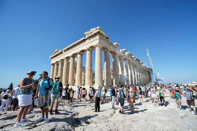Dans la nuit de vendredi à samedi, le Parlement grec a donné son feu vert au gouvernement de gauche radicale d'Alexis Tsipras pour négocier ce nouveau plan. - AFP


