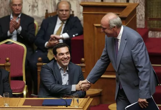 Alexis Tsipras et le chef de Nouvelle Démocratie (conservateurs), Evangelos Meïmarakis, à Athènes, le 10 juillet.


