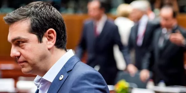 Tsipras face à une crise politique, malgré son succès au référendum.