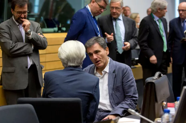 Il a fallu quelque 17 heures de négociations pour parvenir à ce résultat. Image: Keystone


