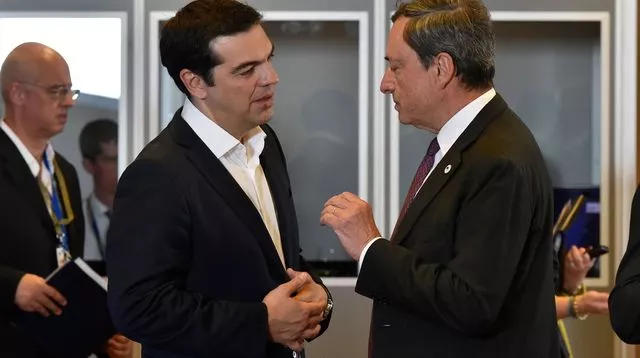 Le Premier ministre grec Alexis Tsipras et le président de la BCE Mario Draghi lors d'une réunion des dirigeants de la zone euro le 7 juillet 2015 à Bruxelles



