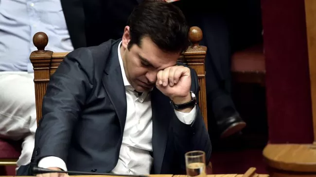 Alexis Tsipras pendant la séance de l'Assemblée à Athènes, mercredi. Crédits photo : ARIS MESSINIS/AFP


