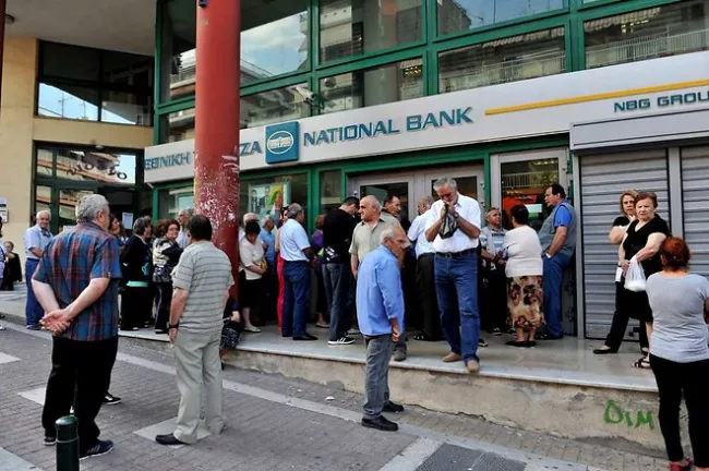 Pendant 3 semaines, le seuil de retrait d'argent liquide a été fixé à 60 euros - AFP


