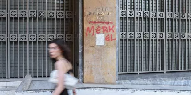 Grèce: les banques rouvriront lundi, très léger assouplissement des restrictions financières.
