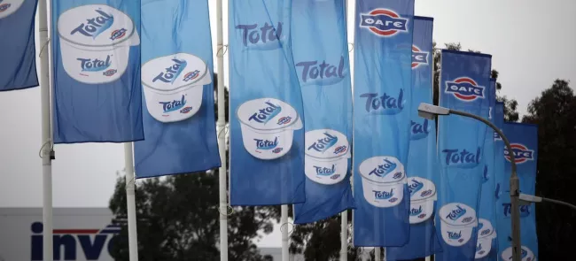 Fage, la plus grande industrie laitière  de Grèce, a transféré son siège social  hors du pays. Crédits photo : Kostas Tsironis/Bloomberg


