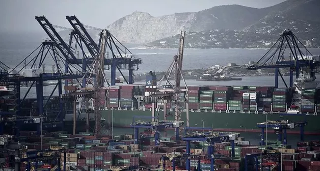 2016 devrait voir l'épilogue de la vente du port du Pirée au groupe chinois Cosco. - AFP


