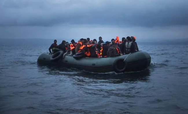 Des réfugiés sur un bateau au large de la Grèce le 22 octobre. - Santi Palacios/AP/SIPA


