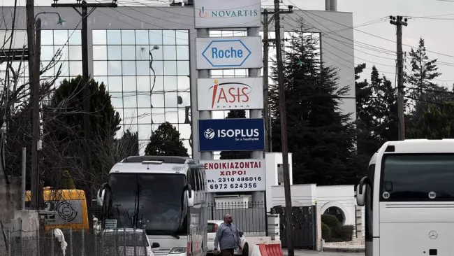 Grèce : 4200 médecins accusés d'avoir favorisé le laboratoire Novartis.