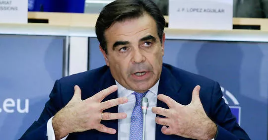 « Mode de vie européen » : le commissaire grec réussit son grand oral.