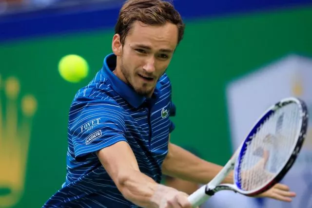 Tennis - Shanghai : Daniil Medvedev qualifié pour la finale en battant Stefanos Tsitsipas.