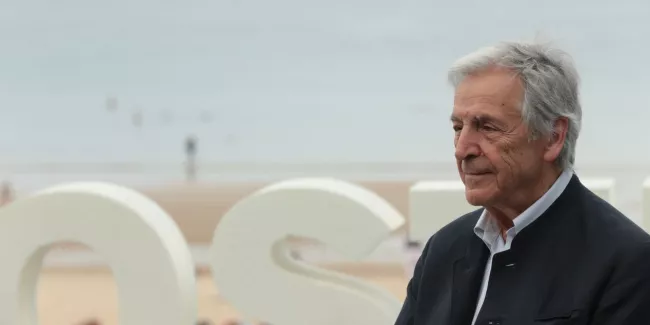 Le viol de la démocratie grecque.