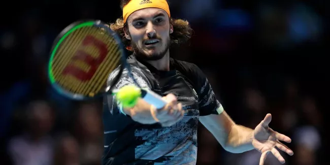 Tennis : Tsitsipas s'impose face à Medvedev au Masters de Londres.