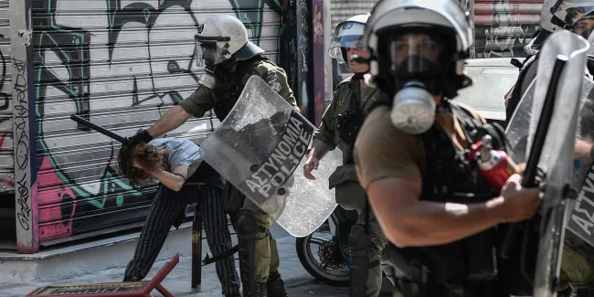 Le gouvernement grec veut nettoyer le quartier "estudiantin" d’Exarchia.