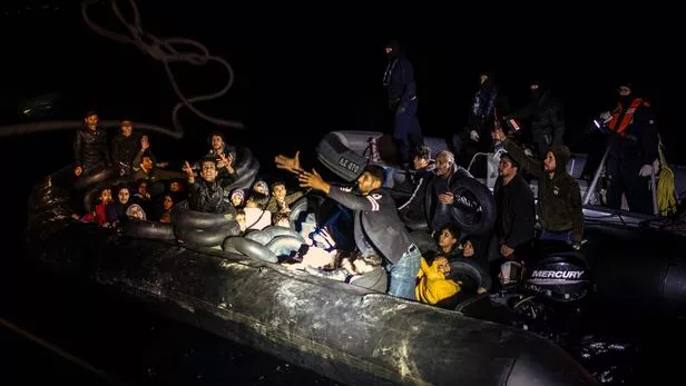 Désespérés, les habitants de cette île grecque de la mer Égée, située à 70 km d’Izmir, ont perdu toute confiance dans l’Europe et dans la politique nationale. ANGELOS TZORTZINIS/AFP


