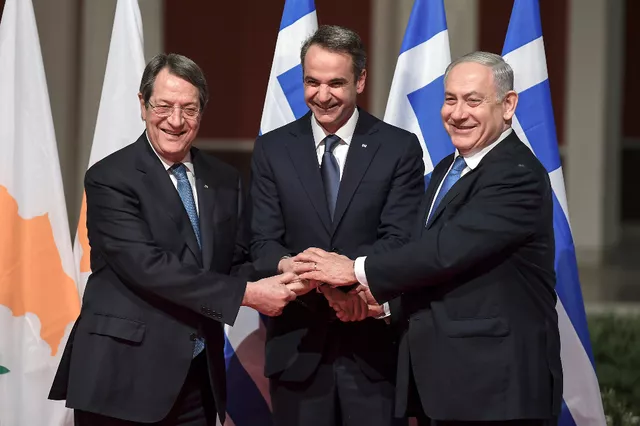 Le Premier ministre grec Kyriakos Mitsotakis, le président chypriote Nicos Anastasiades et le Premier ministre israélien Benjamin Netanyahu ont paraphé l'accord. Image: AFP


