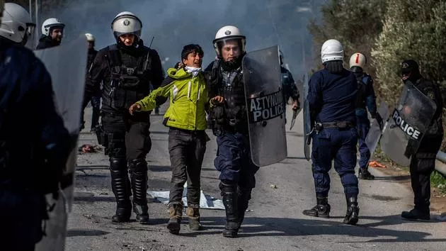 Face à l’afflux de migrants, l’appel au secours d’Athènes aux Européens.