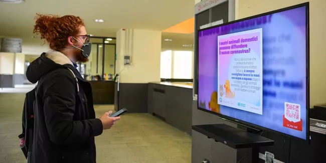 Coronavirus: la Grèce voit arriver 21 nouveaux cas à bord d'un même bus (Mise à jour).