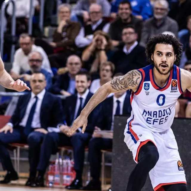 Basket - Euroligue : Shane Larkin (Efes Istanbul) plante 40 points et éteint l'Olympiakos.