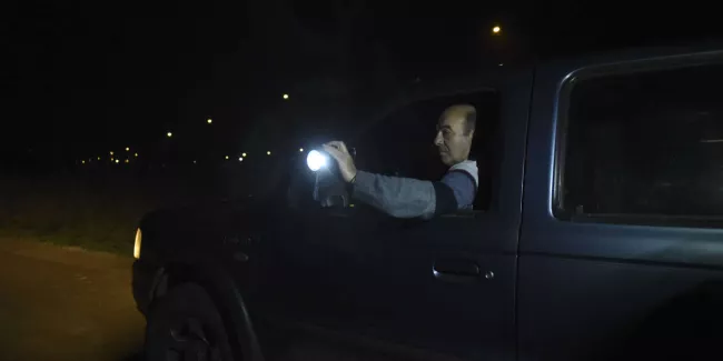 En Grèce, controverse sur les méthodes policières utilisées à la frontière.