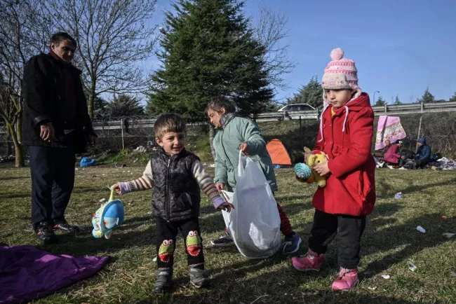 Migrants en Grèce: une coalition de membres de l’UE envisage d’accueillir jusqu’à 1.