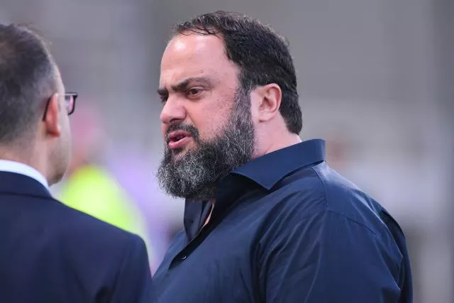 Evangelos Marinakis (président de l'Olympiakos) lors de 5e journée du championnat grec. (A. Réau/L'Équipe)


