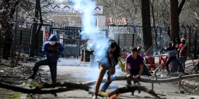 Situation tendue à la frontière gréco-turque: la Grèce peut-elle légalement suspendre le droit d'asile ?.