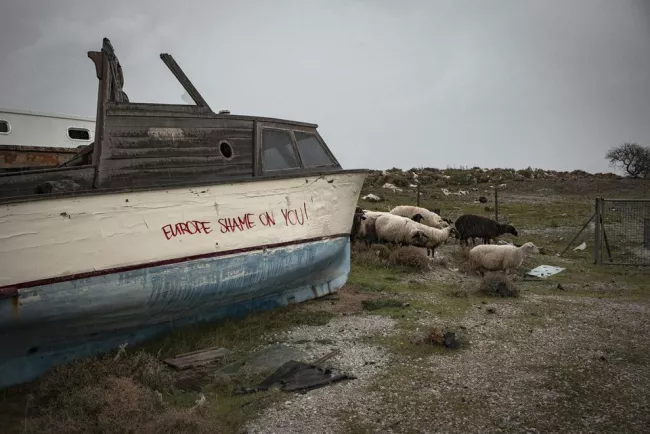 A Molyvos au nord de l'ile de Lesbos, la décharge publique accueille les gilets de sauvetage, bateaux pneumatiques ou en bois utilisés lors des arrivées des migrants. Face à la pression de la population lîle de Lesbos ne peut plus faire face à larrivée de réfugiés. Les déclaration du président Turc ont exacerbé les craintes dune population déjà submergée dêtre encore plus noyée dans un flot de migrants. Le camp du village de Moria a vu triplé le nombre


