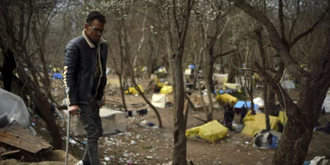 Coronavirus : les réfugiés massés à la frontière entre la Turquie et la Grèce évacués en pleine pandémie.