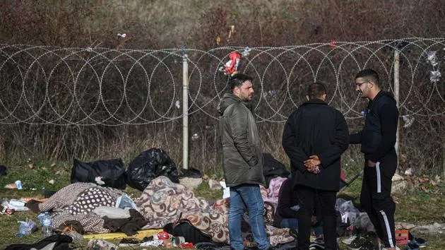 La Turquie récupère ses migrants près de la frontière grecque.