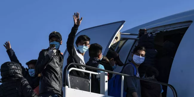 L’accueil au compte-gouttes des mineurs réfugiés des îles grecques.