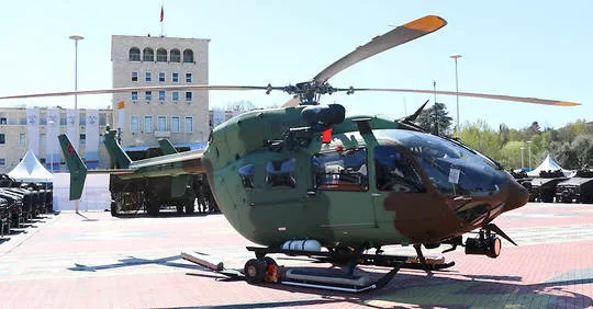 Grèce : un hélicoptère canadien de l'Otan disparaît en mer.