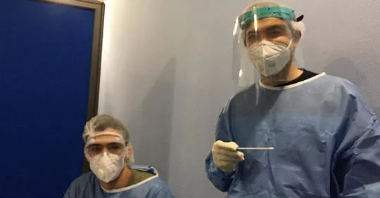 À Athènes, un test et une nuit tous frais payés.