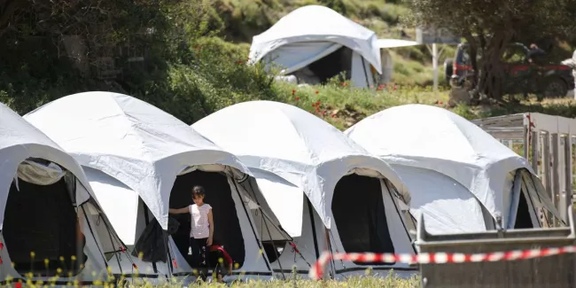 La Grèce profite de la crise sanitaire pour durcir sa politique migratoire.