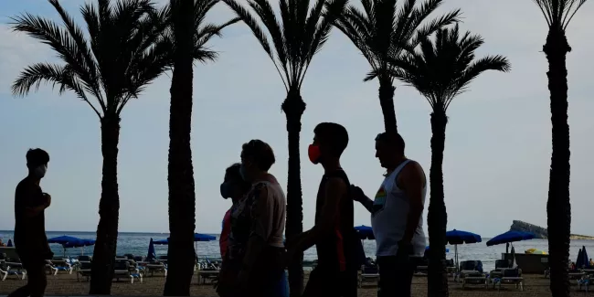 Coronavirus : face à une hausse des infections, des nouvelles mesures de restrictions en Espagne, en Allemagne, en Belgique ou en Grèce.