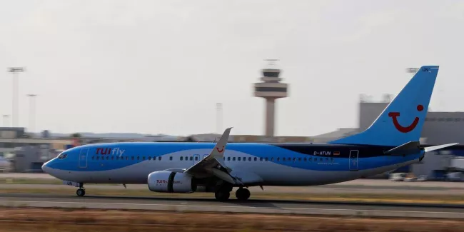 Quarantaine pour les 200 passagers à bord d'un vol depuis la Grèce vers le Royaume-Uni.