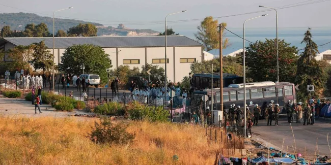 "Une honte", "on ne mettrait même pas des animaux dans ces camps": les eurodéputés très critiques après l'incendie de Moria.