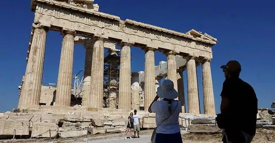 Grèce : 27 touristes français en quarantaine après la détection d'un cas de Covid-19.