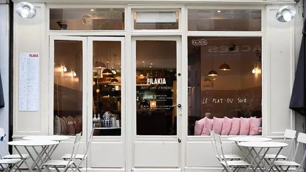 Filakia : Le Petit Café d'Athènes, chic cahute grecque.