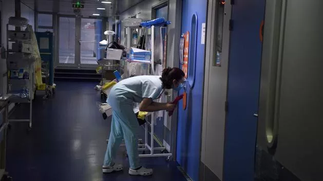 Covid-19 : réquisition de cliniques privées en Grèce pour soigner les malades du coronavirus.